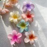 Bigwill 4PCS Matte Hawaiian Flower Hair Clips – Strong Hold Claws - Image 2
